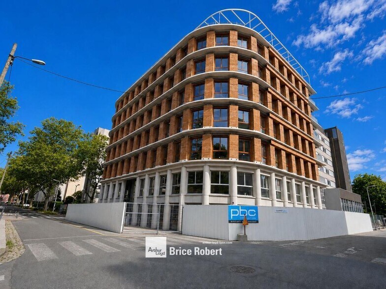 7 Jean Broquin, Lyon à louer - Photo du bâtiment - Image 1 de 7