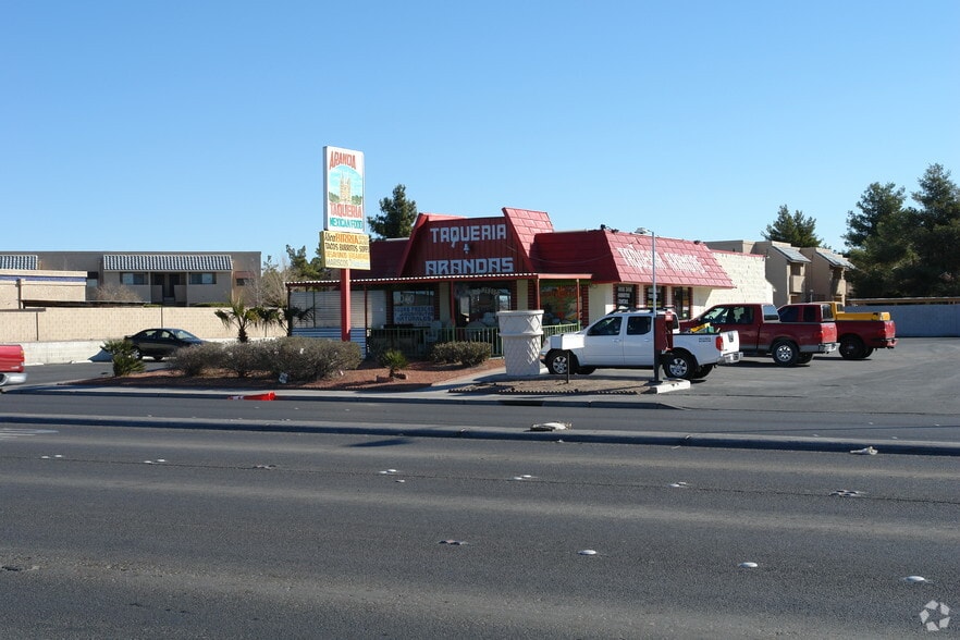 2040 N Nellis Blvd, Las Vegas, NV à vendre - Photo du bâtiment - Image 3 de 5