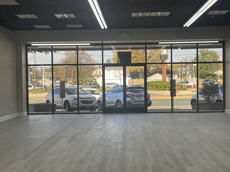 501-515 Eastern Blvd, Essex, MD à louer - Photo du bâtiment - Image 2 de 8