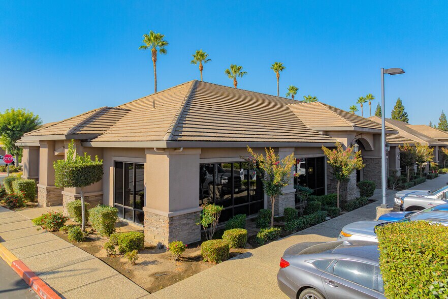 950 Tharp Rd, Yuba City, CA à louer - Photo du bâtiment - Image 3 de 3