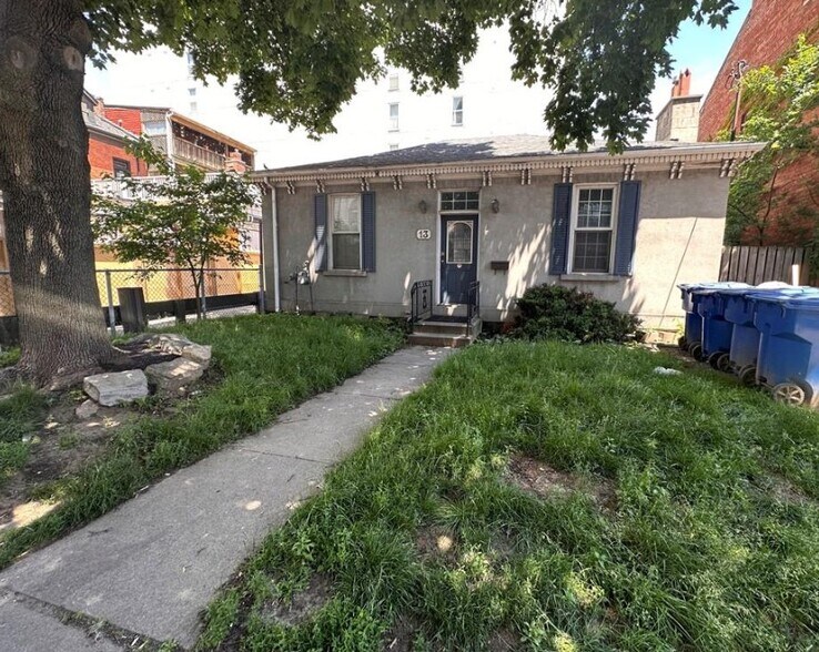13 Augusta St W, Hamilton, ON à louer - Photo principale - Image 1 de 1