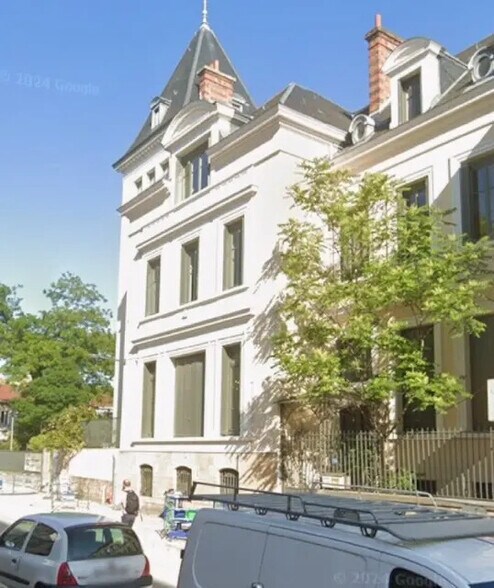 Retail in Villeurbanne for lease - Building Photo - Image 2 of 2