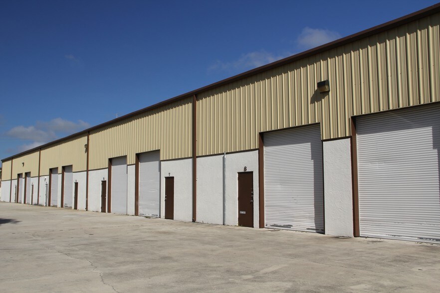 730 S Deerfield Ave, Deerfield Beach, FL à louer - Photo du bâtiment - Image 2 de 4