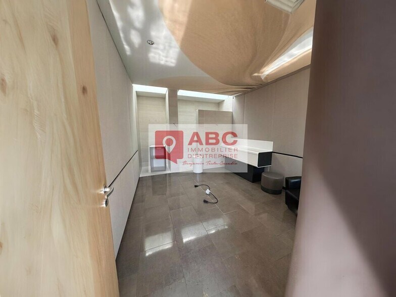 Office in Mauguio for lease - Interior Photo - Image 2 of 6