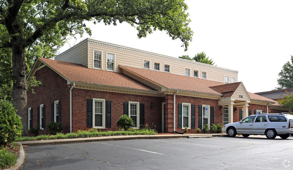 1728 S Hawthorne Rd, Winston-Salem, NC à louer - Photo du bâtiment - Image 1 de 3