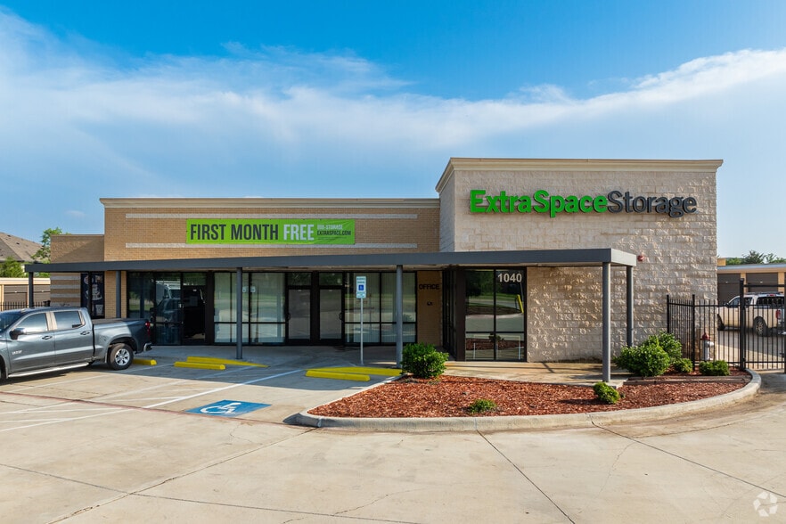 1040 W Sublett Rd, Arlington, TX for lease - Building Photo - Image 2 of 4