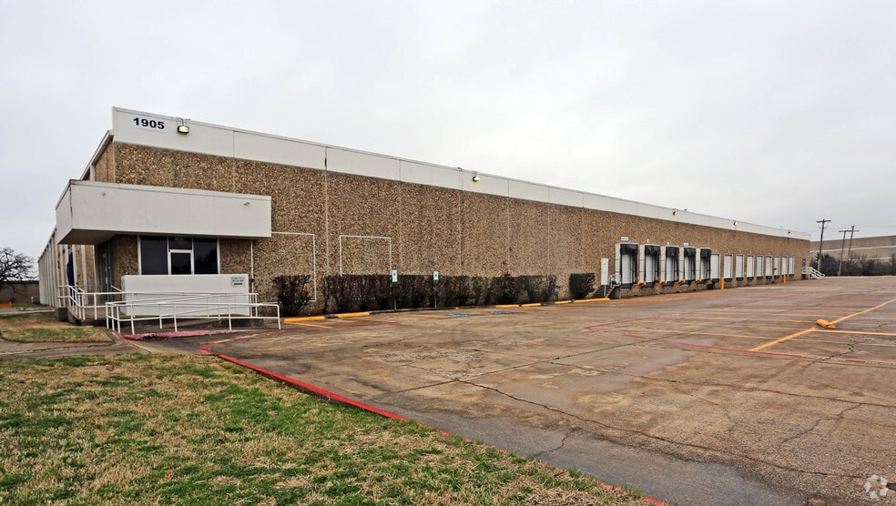 1905 110th St, Grand Prairie, TX for lease - Primary Photo - Image 1 of 15