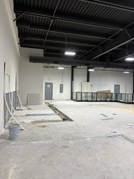 7241 Lawndale St, Houston, TX for lease - Interior Photo - Image 2 of 36