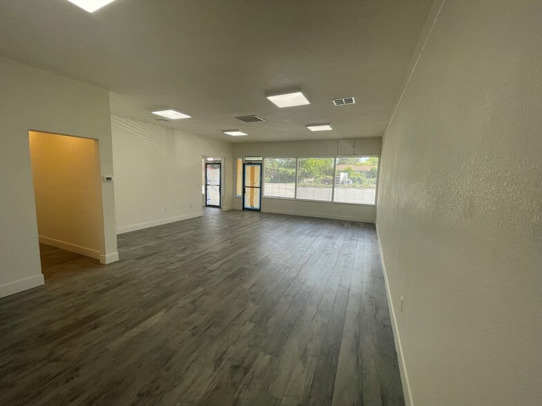 6705-6723 Winding Way, Fair Oaks, CA à louer - Photo intérieure - Image 3 de 7