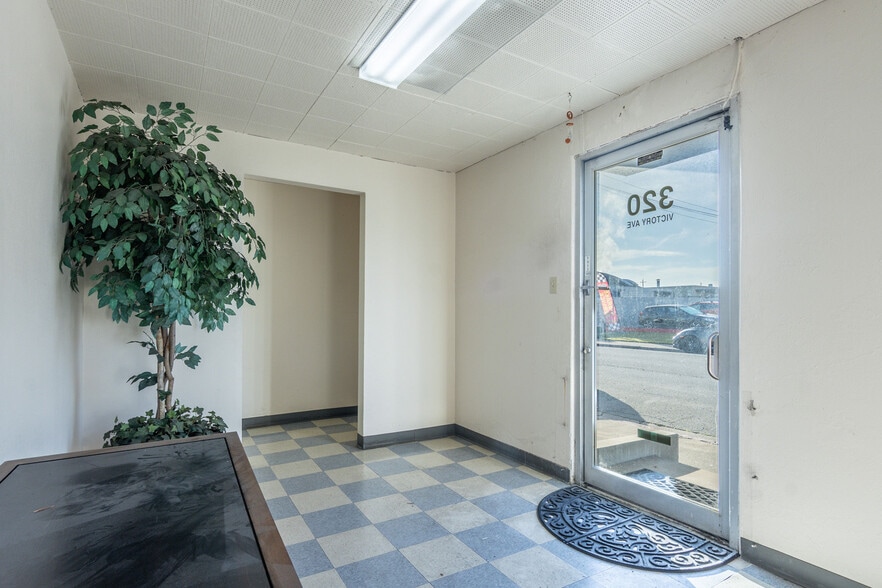 320 Victory Ave, South San Francisco, CA for lease - Building Photo - Image 3 of 9