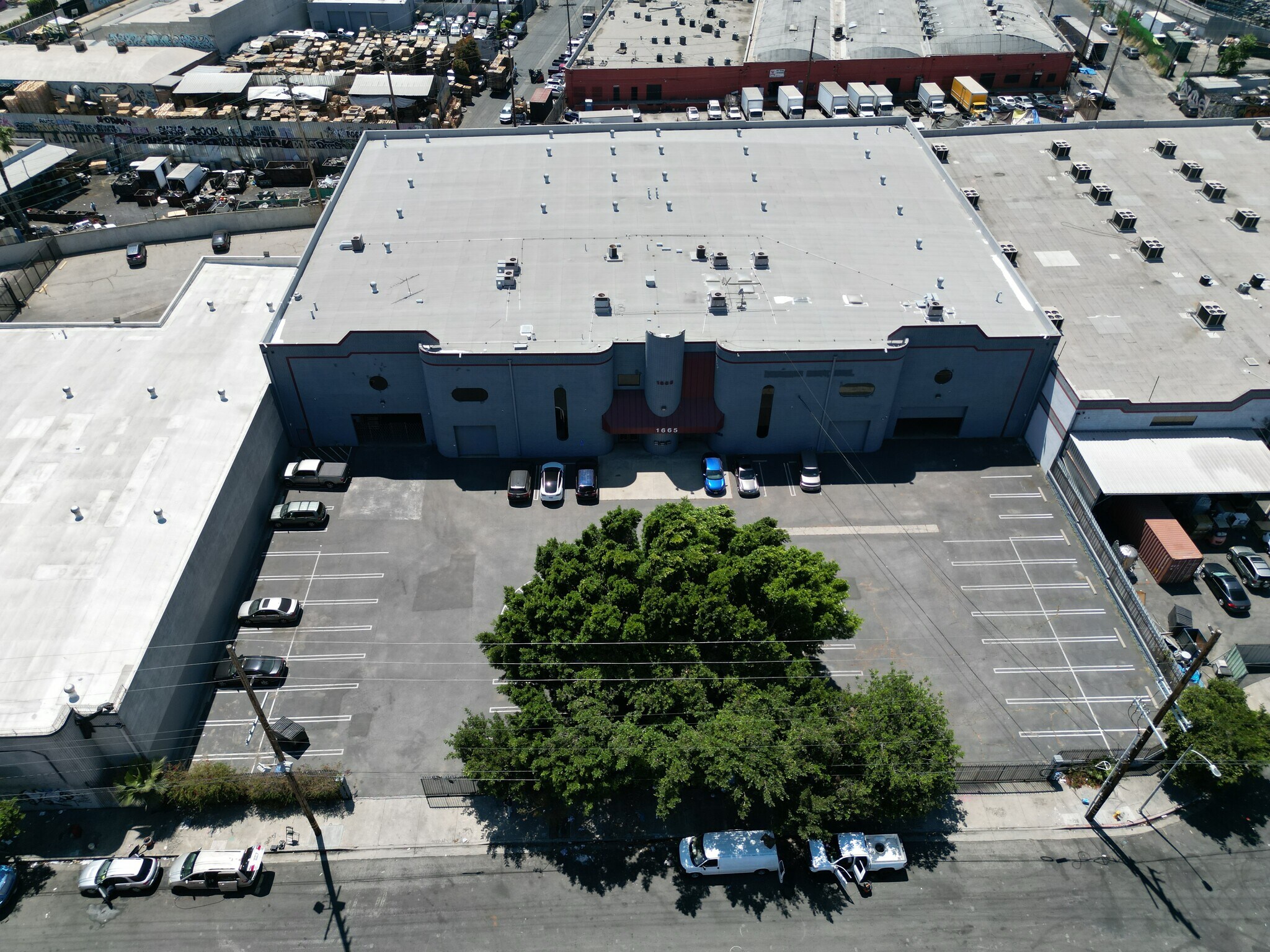 1665 Mateo St, Los Angeles, CA à louer Photo principale- Image 1 de 21