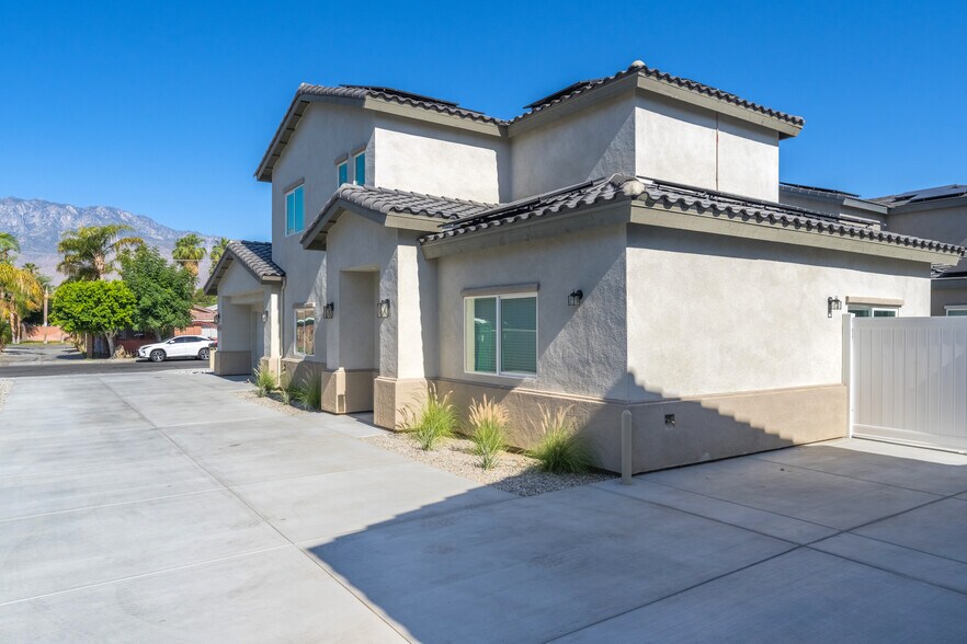 33912 Whispering Palms Trail, Cathedral City, CA à vendre - Photo du bâtiment - Image 3 de 35