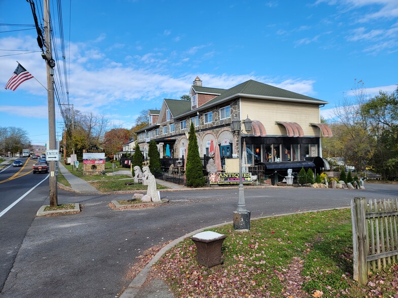 215 Main St, New Paltz, NY à vendre - Photo du bâtiment - Image 1 de 1