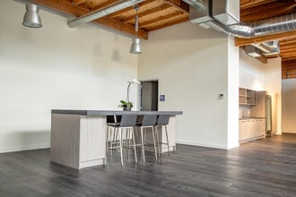 4610 Valley Blvd, Los Angeles, CA for lease Interior Photo- Image 2 of 4