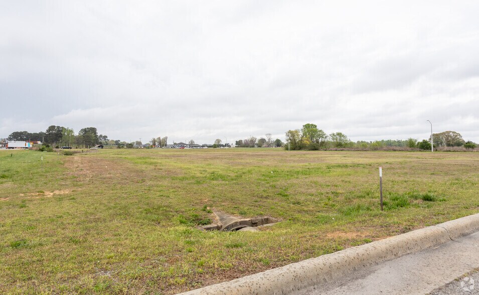 Holland Ave, Dunn, NC à vendre - Photo du bâtiment - Image 3 de 9