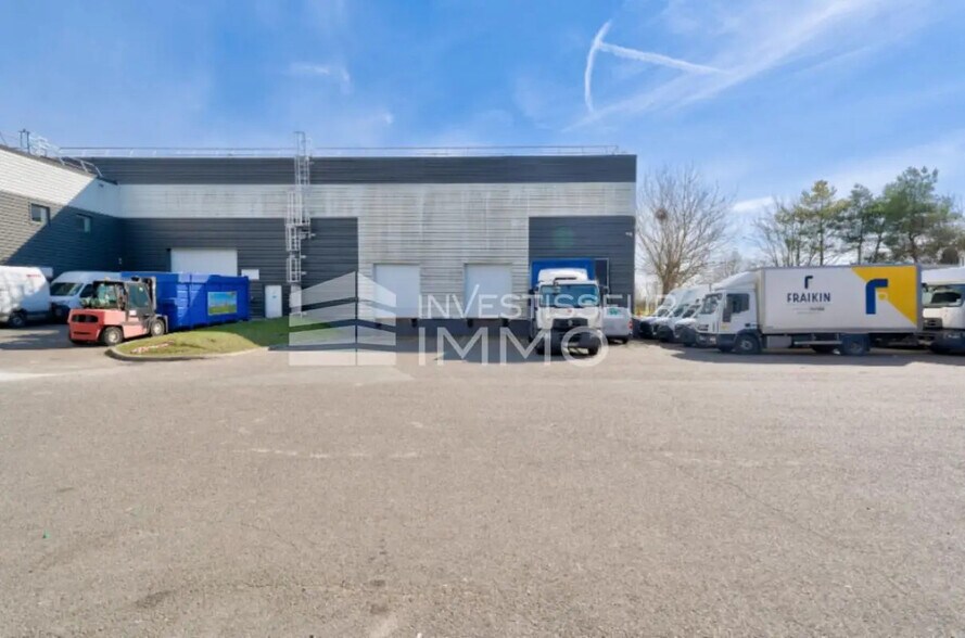 Flex dans Roissy-en-France à louer - Photo du bâtiment - Image 1 de 5