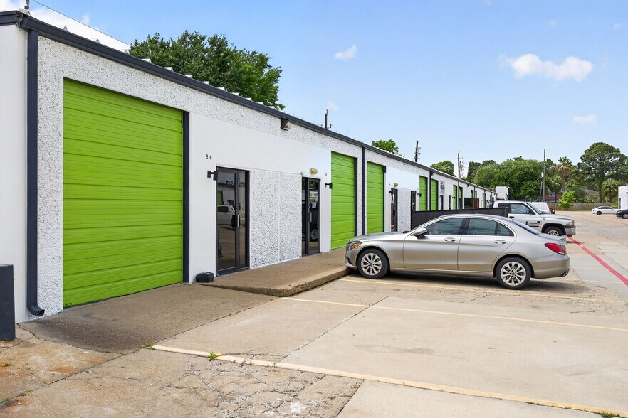 13940 Bammel North Houston Rd, Houston, TX à louer - Photo du bâtiment - Image 3 de 6