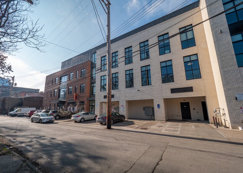 886 N High St, Columbus, OH à louer - Photo du bâtiment - Image 2 de 17