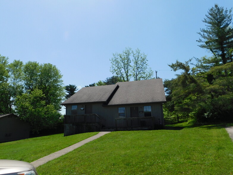 100 Walnut Tree Dr, Salem, IN for sale - Building Photo - Image 2 of 16