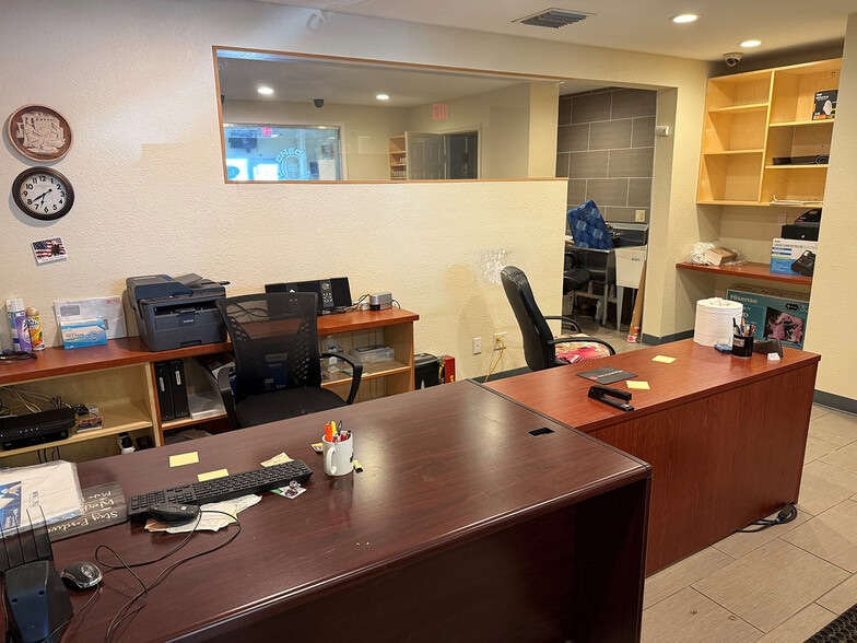 501-509 S Dixie Hwy E, Pompano Beach, FL for lease - Building Photo - Image 3 of 7