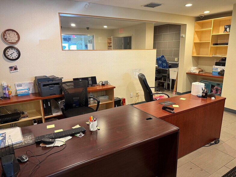 501-509 S Dixie Hwy E, Pompano Beach, FL à louer - Photo du bâtiment - Image 3 de 7