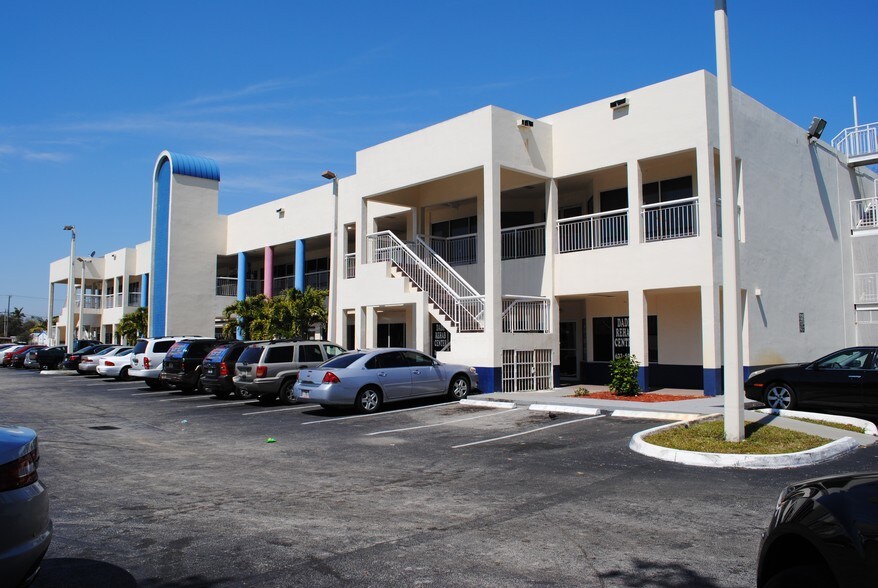 17325 NW 27th Ave, Miami Gardens, FL à louer - Photo du bâtiment - Image 2 de 8