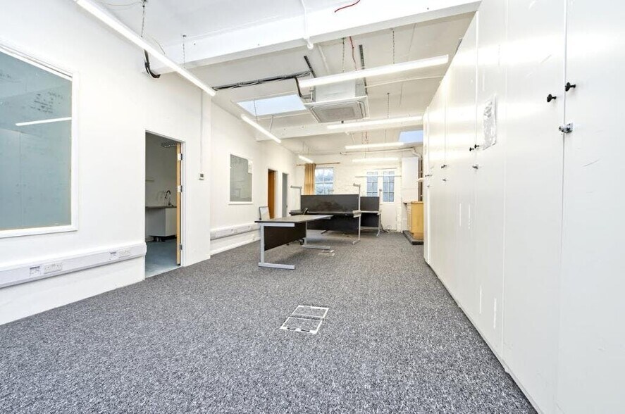 64 Rochester Pl, Londres à louer - Photo du bâtiment - Image 2 de 5