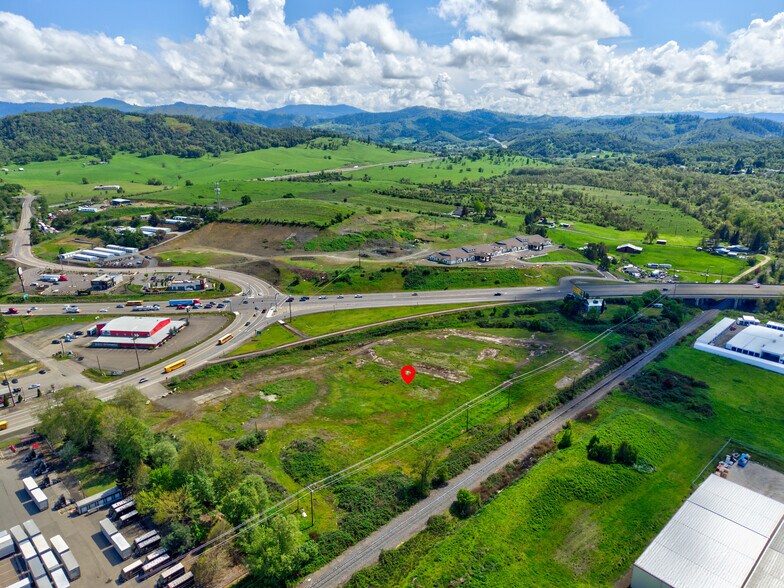 4553 Old Hwy 99 South, Roseburg, OR à vendre - Photo du bâtiment - Image 3 de 10