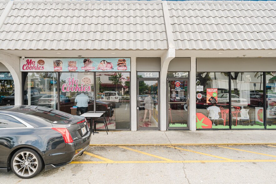 130 NW 20th St, Boca Raton, FL à louer - Photo du bâtiment - Image 2 de 17