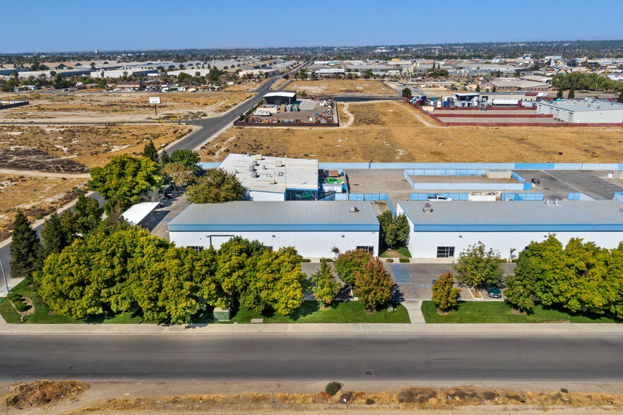 2550 E Belle Ter, Bakersfield, CA for lease - Building Photo - Image 2 of 38