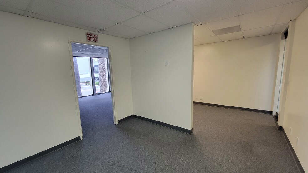 3292 E Spring St, Long Beach, CA à louer - Photo intérieure - Image 3 de 21