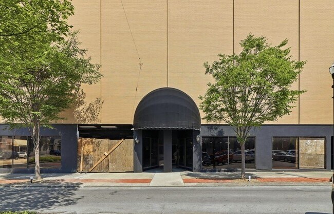 More details for 300 Broad St, Kingsport, TN - Retail for Sale