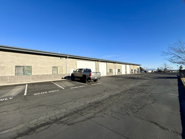 62968 Layton Ave, Bend, OR à louer - Photo du bâtiment - Image 3 de 6