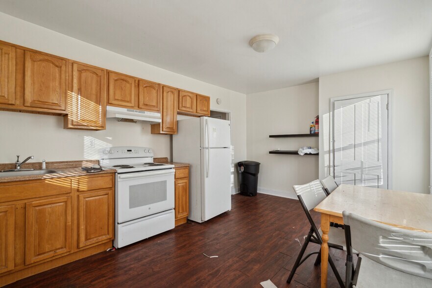 W Cumberland St and N Park Ave portfolio of 2 properties for sale on LoopNet.ca - Building Photo - Image 3 of 20