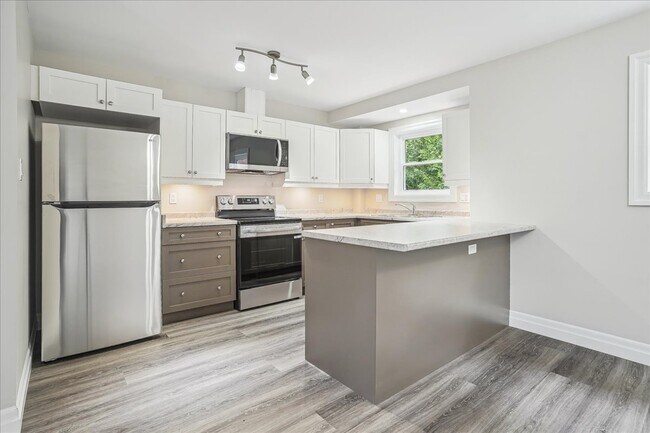 Plus de détails pour 38 Viewpoint Av, Hamilton, ON - Multi-résidentiel à vendre