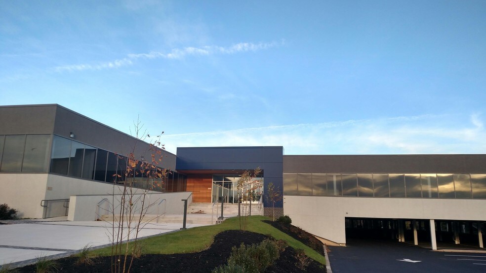 475 Sentry Pky, Blue Bell, PA à louer - Photo du bâtiment - Image 2 de 6