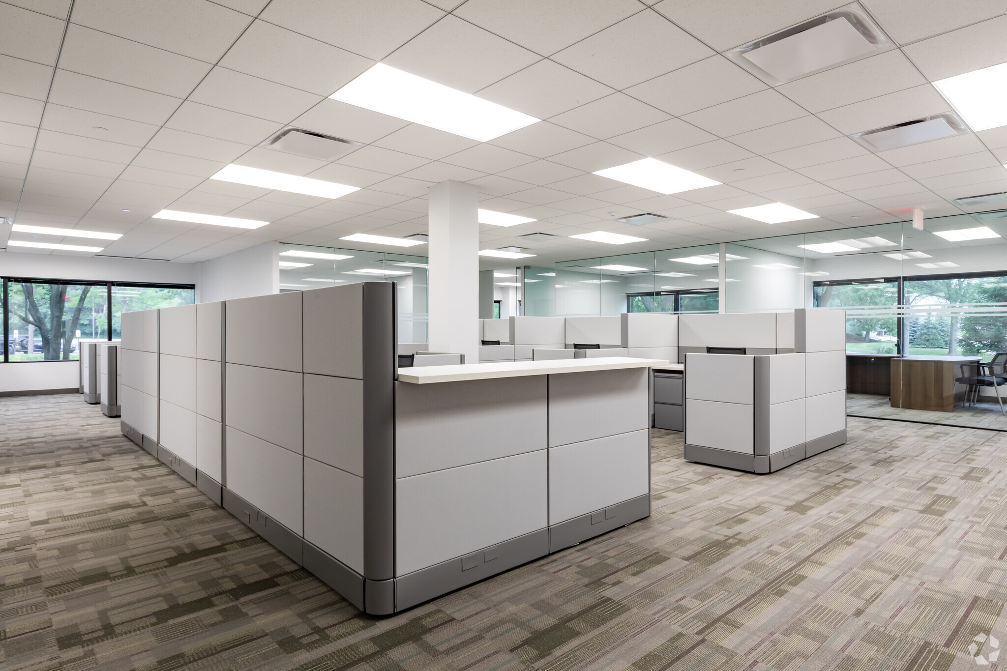 2333 Waukegan Rd, Bannockburn, IL for lease Interior Photo- Image 1 of 4