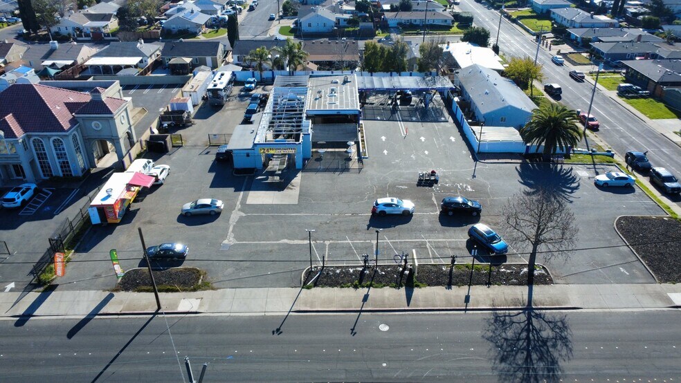 Antioch Car Wash Portfolio portefeuille de 2 propriétés à vendre sur LoopNet.ca - Photo du bâtiment - Image 2 de 13