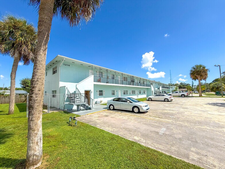 3202-3210 Louisiana Ave, Fort Pierce, FL à vendre - Photo du bâtiment - Image 2 de 23