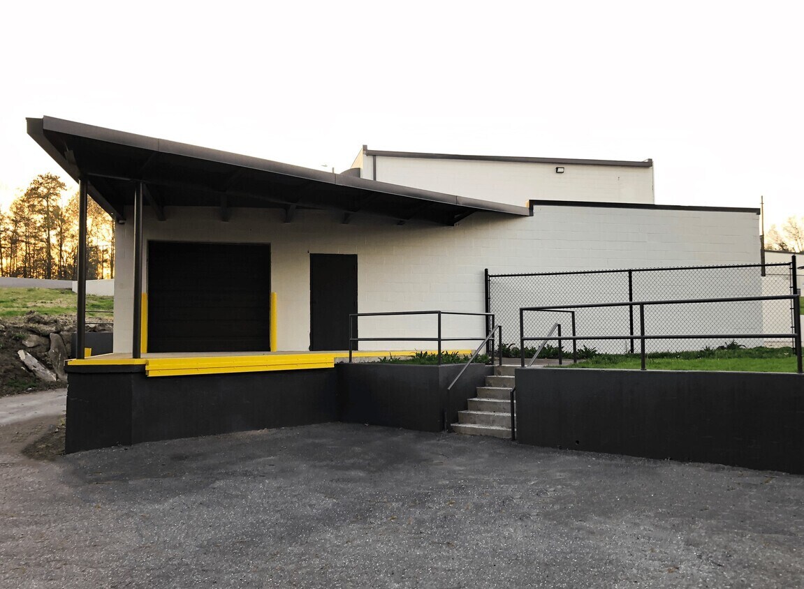 432 Interchange Dr, Dallas, NC for lease Building Photo- Image 1 of 4