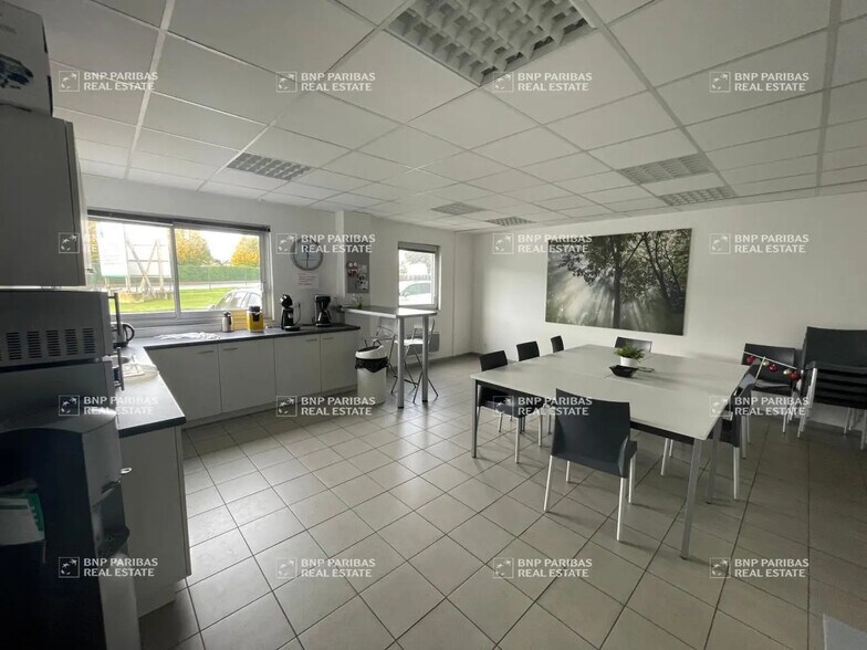 Office in Noyal-sur-Vilaine for lease - Building Photo - Image 3 of 8
