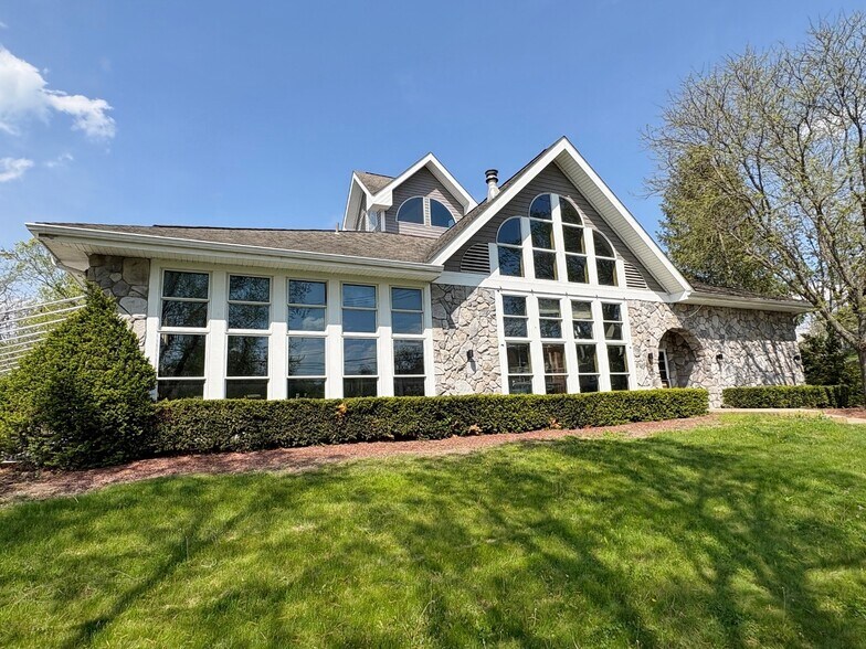 3 Main St, New Paltz, NY à vendre - Photo du bâtiment - Image 3 de 37