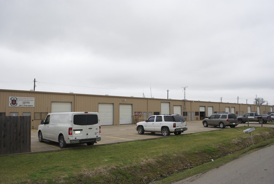 400-429 N 10th St, La Porte, TX à vendre - Photo du bâtiment - Image 2 de 30