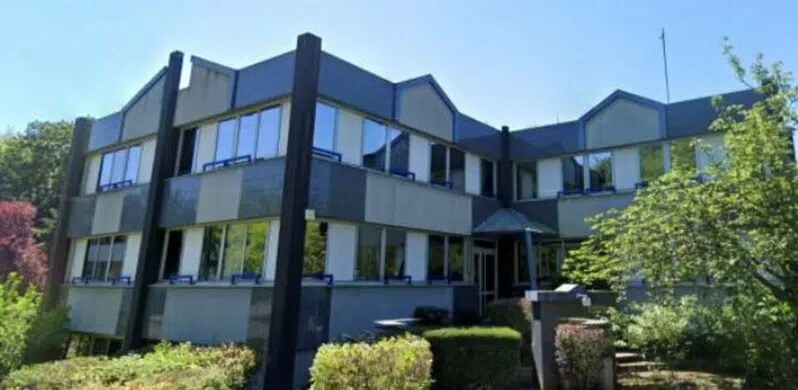 Bureau dans Lissieu à vendre - Photo du bâtiment - Image 2 de 12