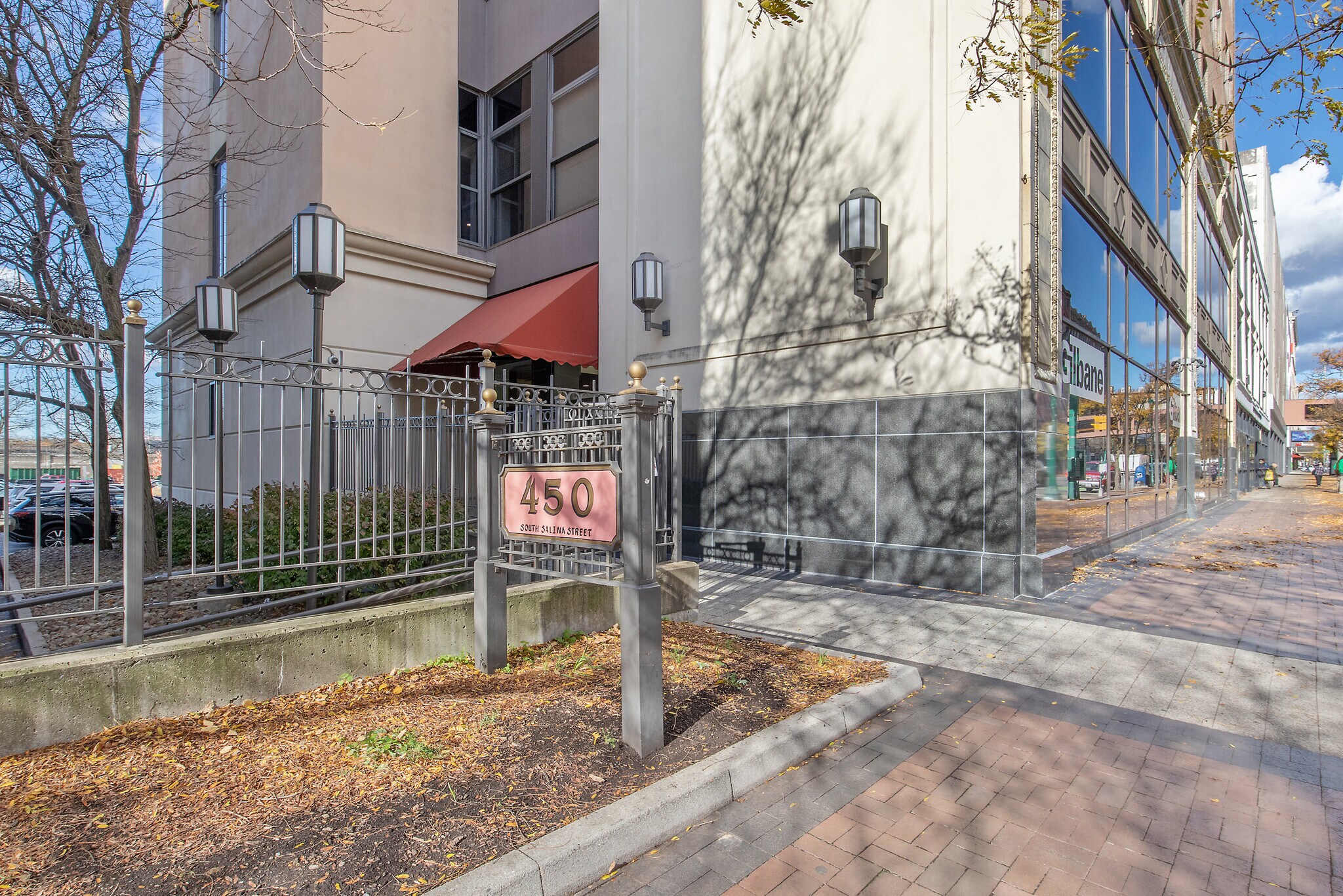 450 S Salina St, Syracuse, NY à louer Photo du bâtiment- Image 1 de 26