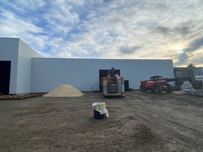 Bureau dans Bassens à louer - Photo du bâtiment - Image 2 de 4