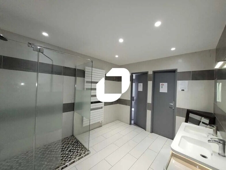 19 Rue Des Malines, Lisses for lease - Interior Photo - Image 3 of 10