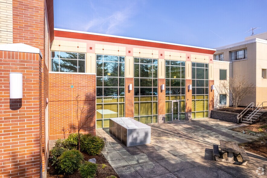 100 E 33rd St, Vancouver, WA à louer - Photo du bâtiment - Image 1 de 4