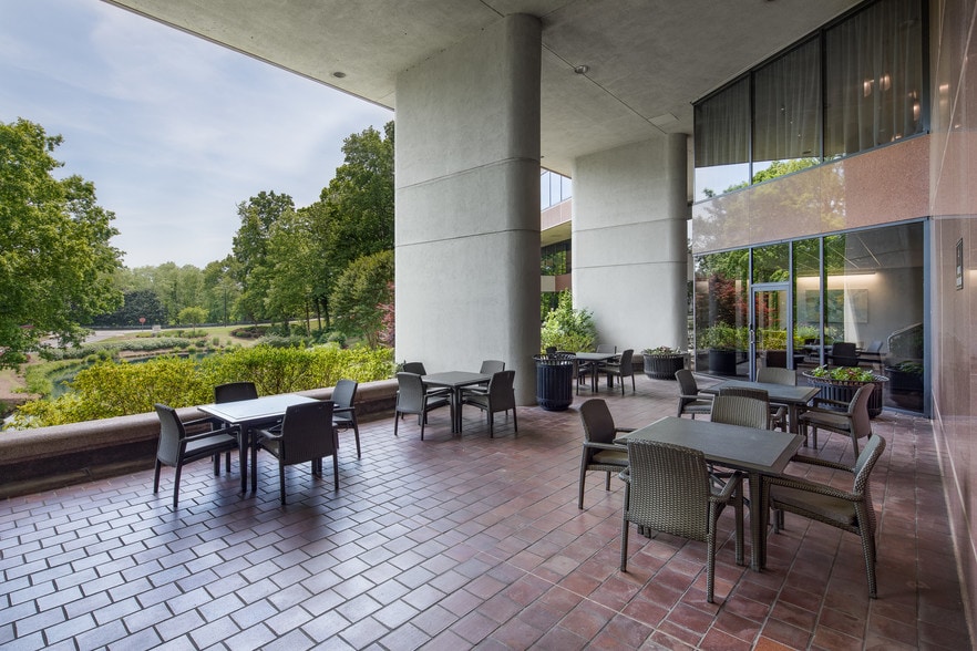 1600 Parkwood Cir SE, Atlanta, GA for lease - Building Photo - Image 3 of 10