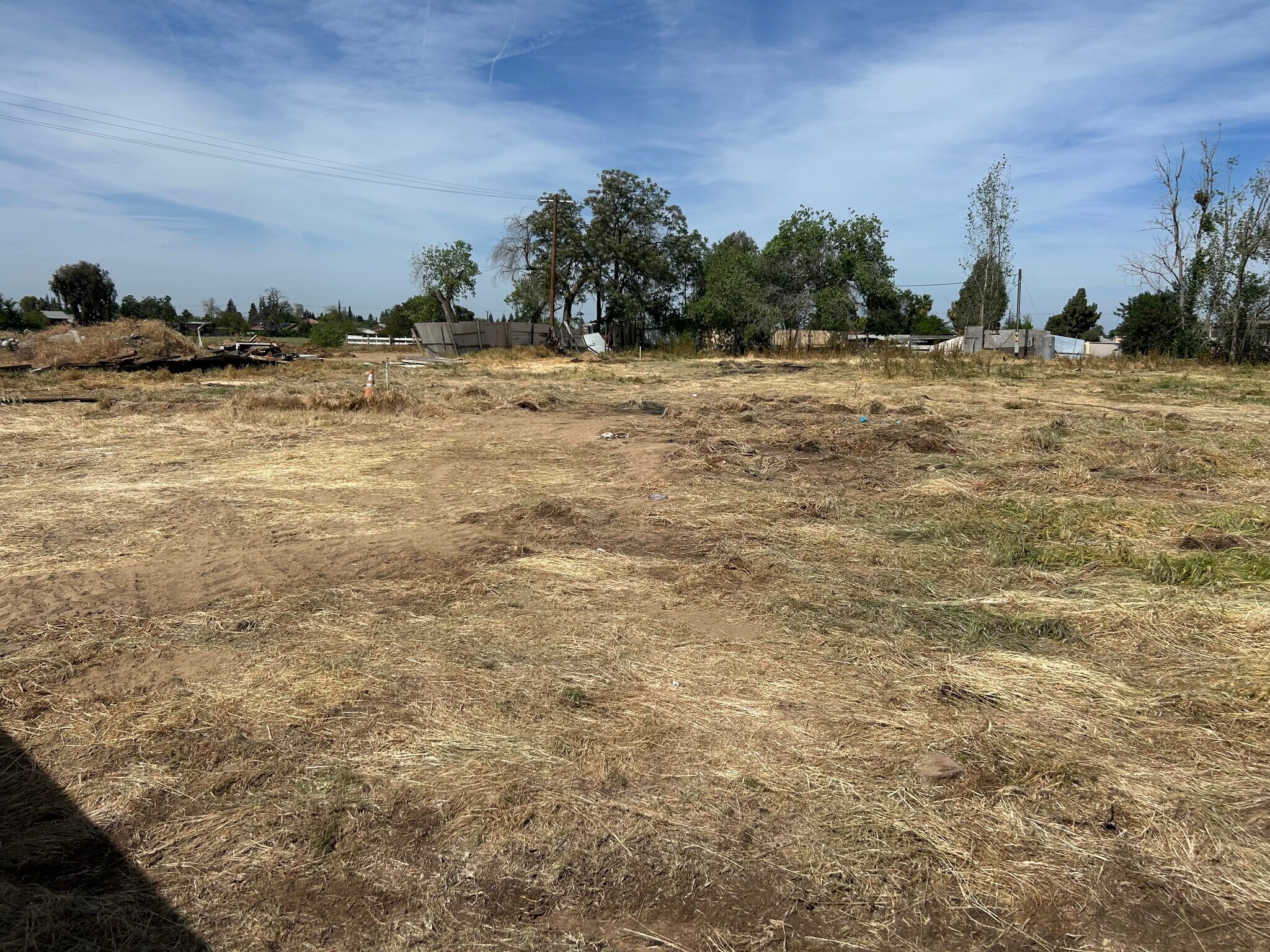 3222 W Floradora Ave, Fresno, CA for lease Primary Photo- Image 1 of 6